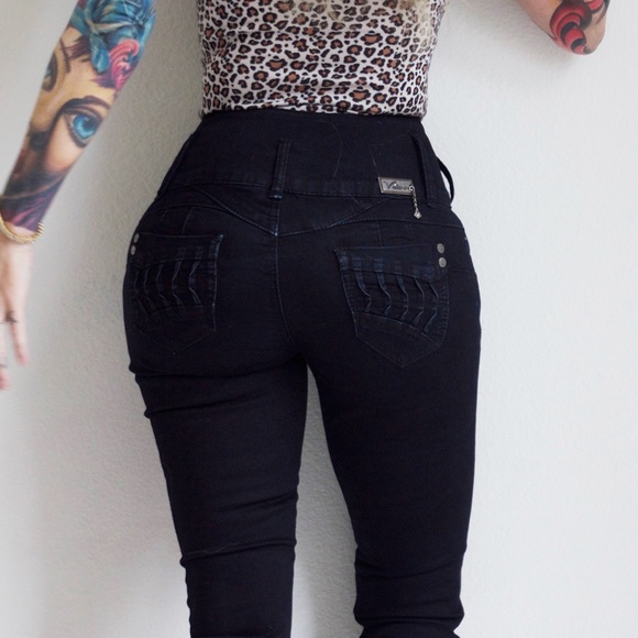 The ultimate stretch tushy jeans in black - Picture 6 of 8